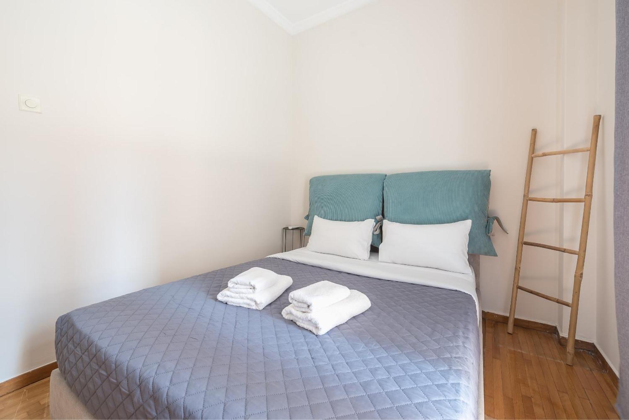 Ferienwohnung Stylish 2 Bd Urban Retreat Near Panormou Metro Athen Exterior foto