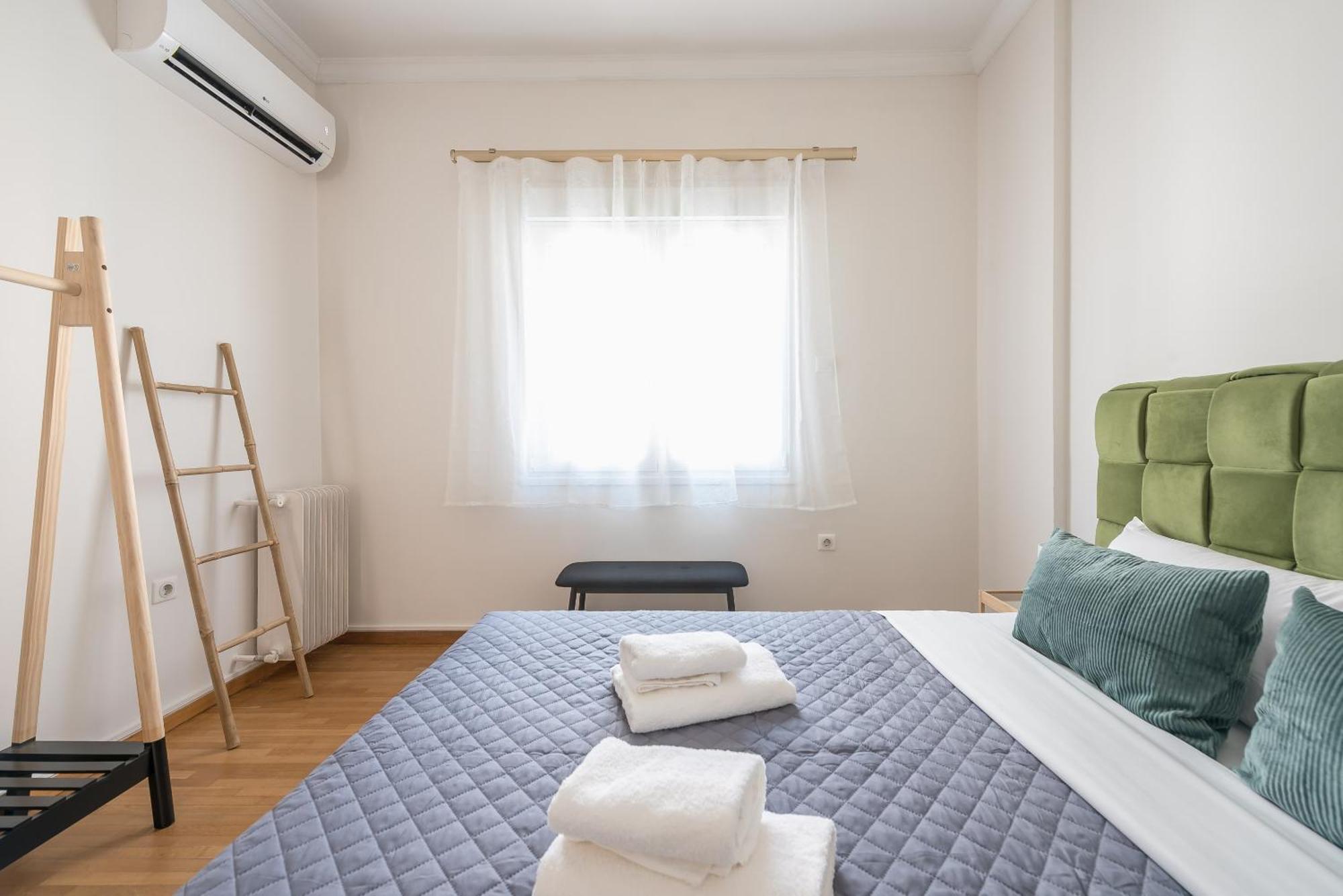 Ferienwohnung Stylish 2 Bd Urban Retreat Near Panormou Metro Athen Exterior foto
