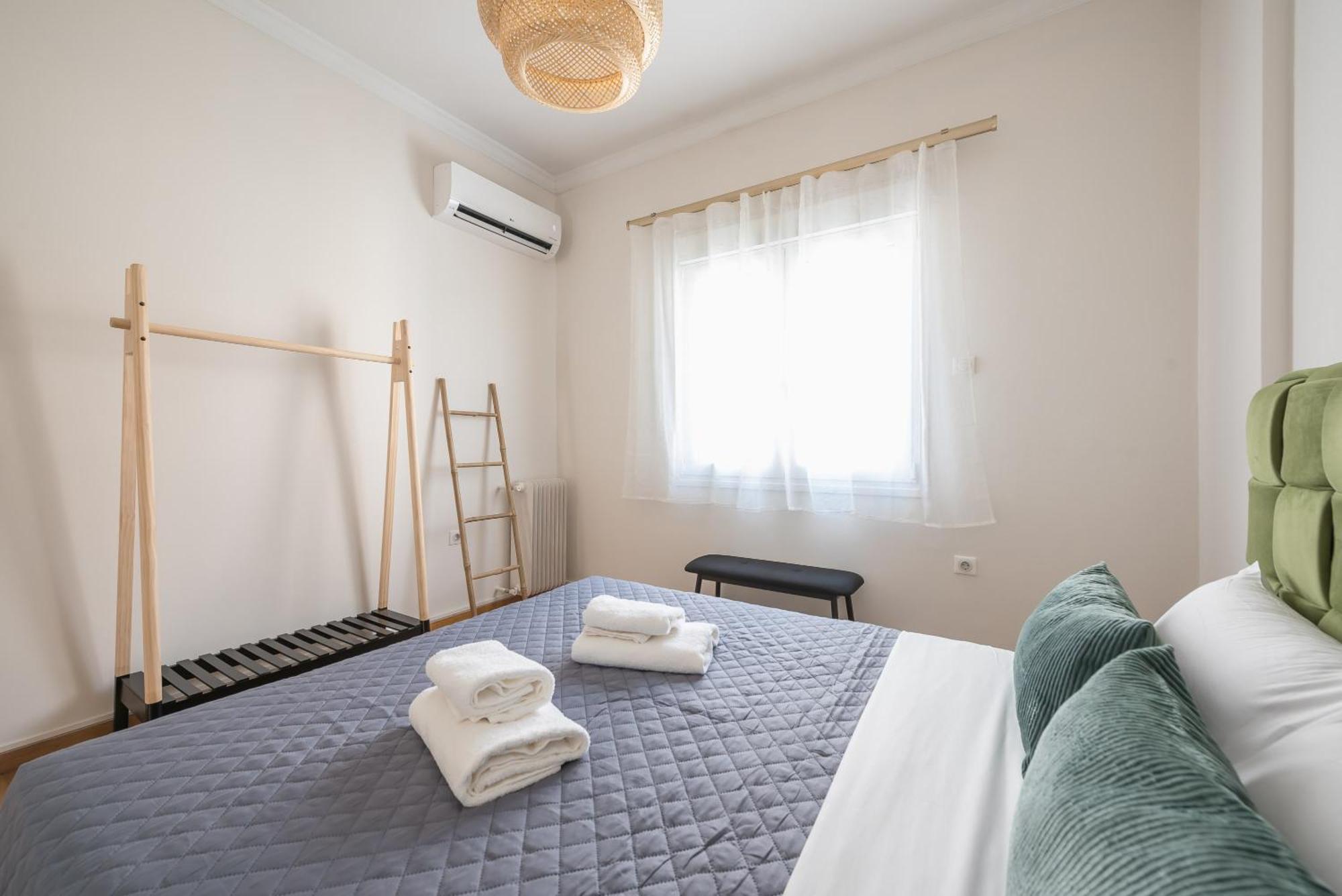 Ferienwohnung Stylish 2 Bd Urban Retreat Near Panormou Metro Athen Exterior foto